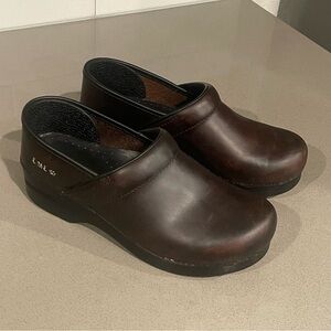 Dansko oiled leather monogram clogs shoes